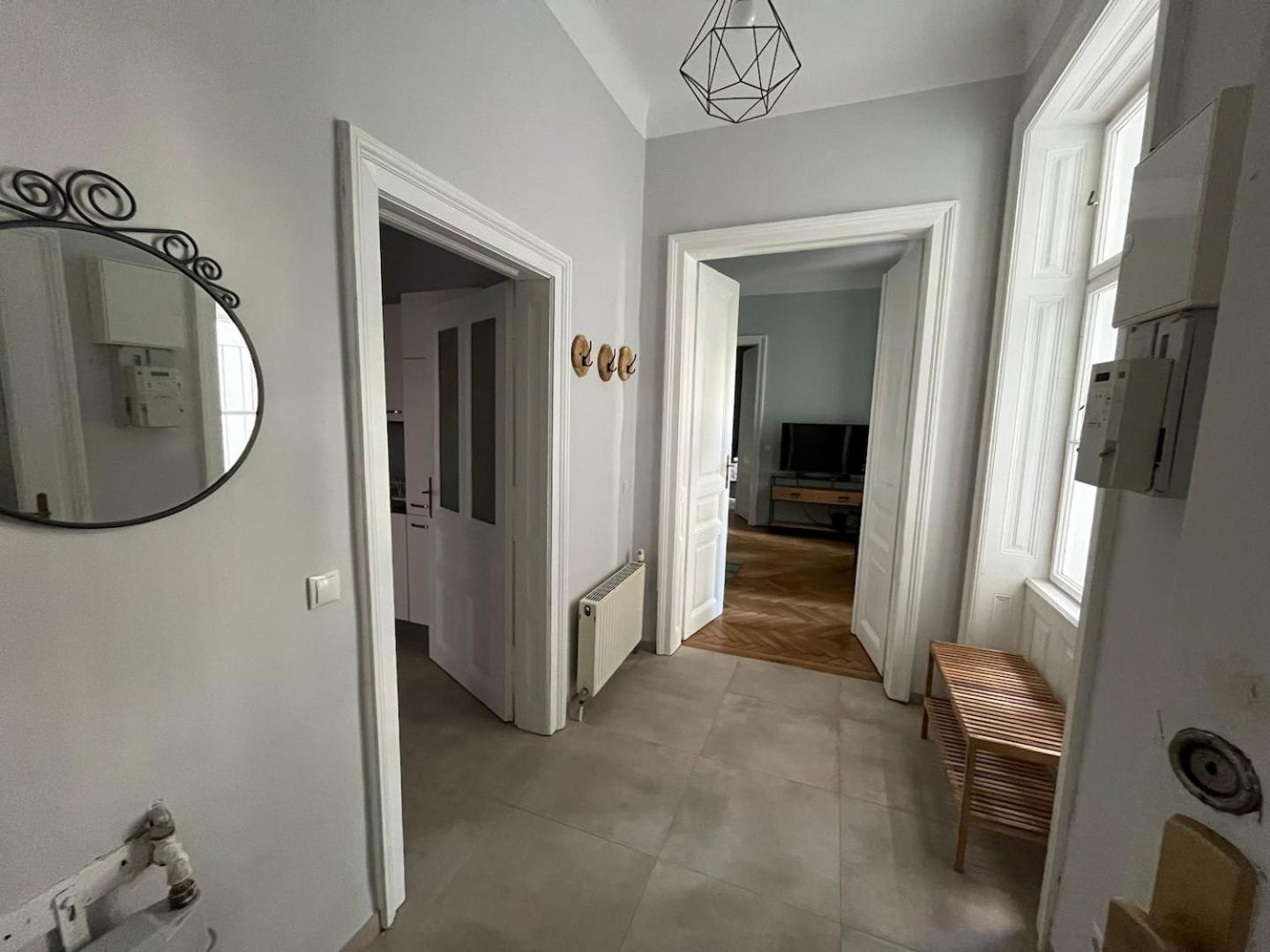 Grosszuegiger Wiener Altbau Gleich Neben Schoenbrunn エクステリア 写真