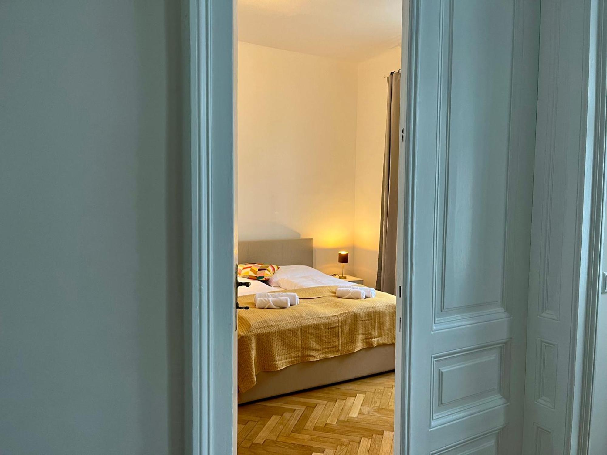 Grosszuegiger Wiener Altbau Gleich Neben Schoenbrunn エクステリア 写真
