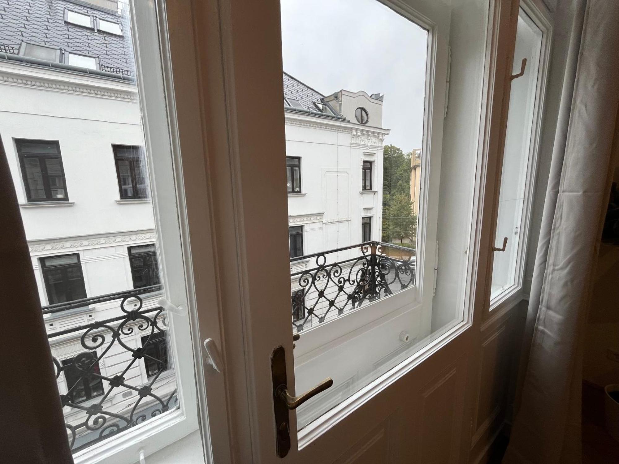 Grosszuegiger Wiener Altbau Gleich Neben Schoenbrunn エクステリア 写真